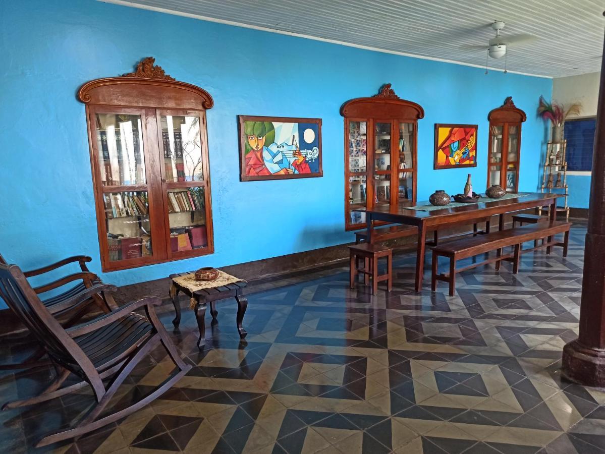 Hostal Harvest House Леон Экстерьер фото