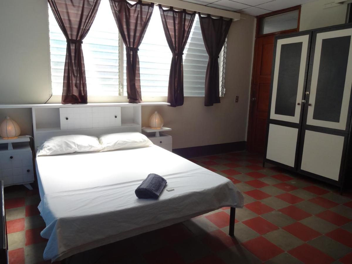 Hostal Harvest House Леон Экстерьер фото