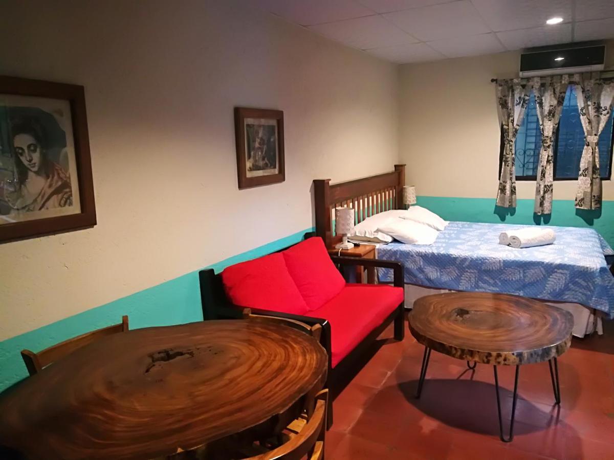 Hostal Harvest House Леон Экстерьер фото